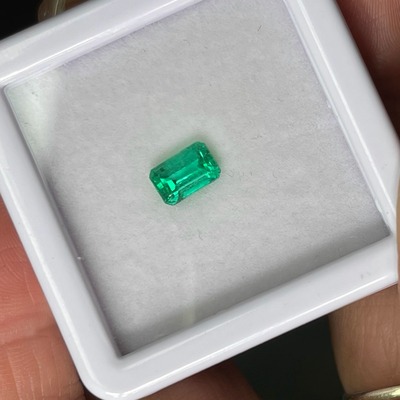 天然哥伦比亚祖母绿0.88克拉