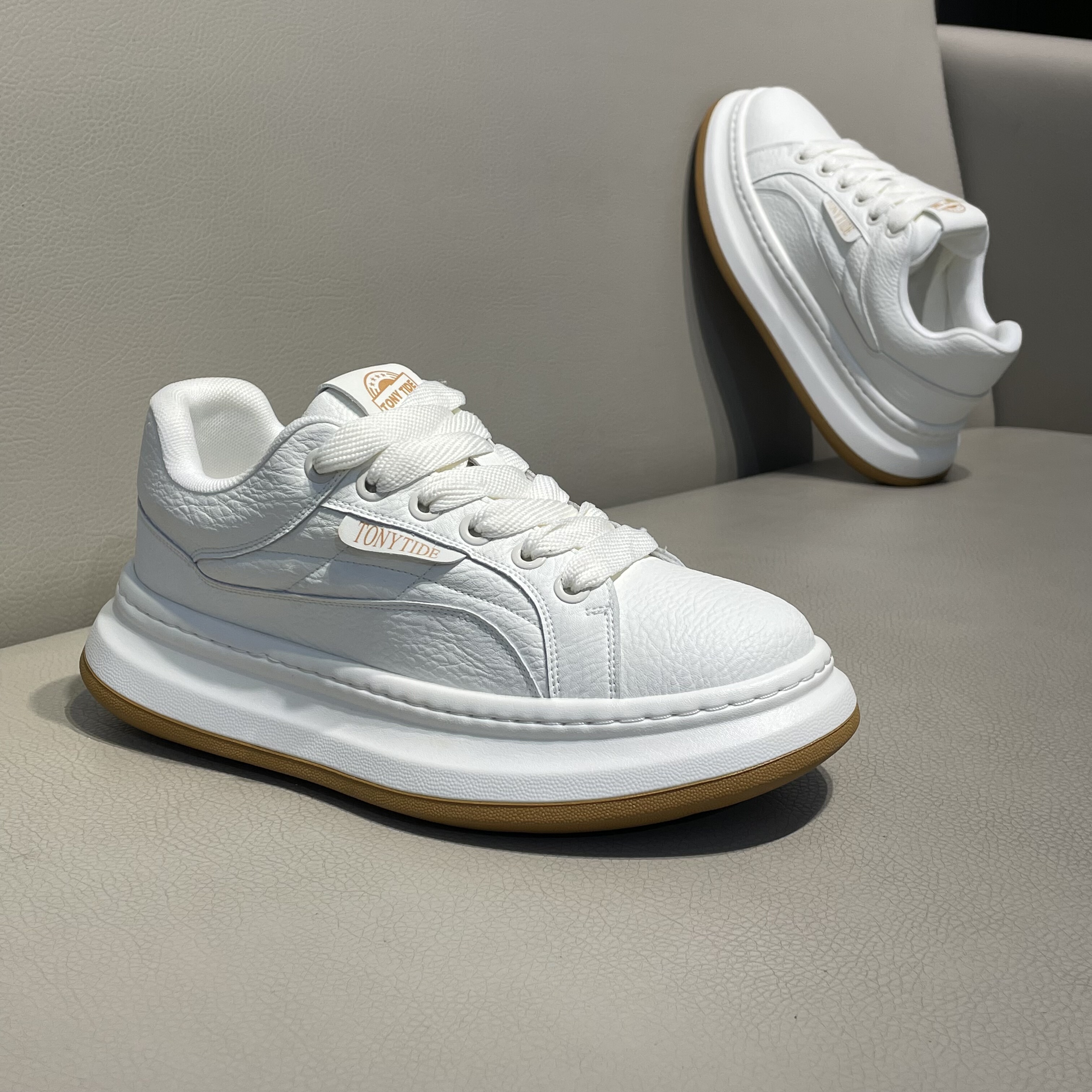 2025秋季新款真皮潮牌简约百搭软底小白鞋增高厚底运动休闲男鞋