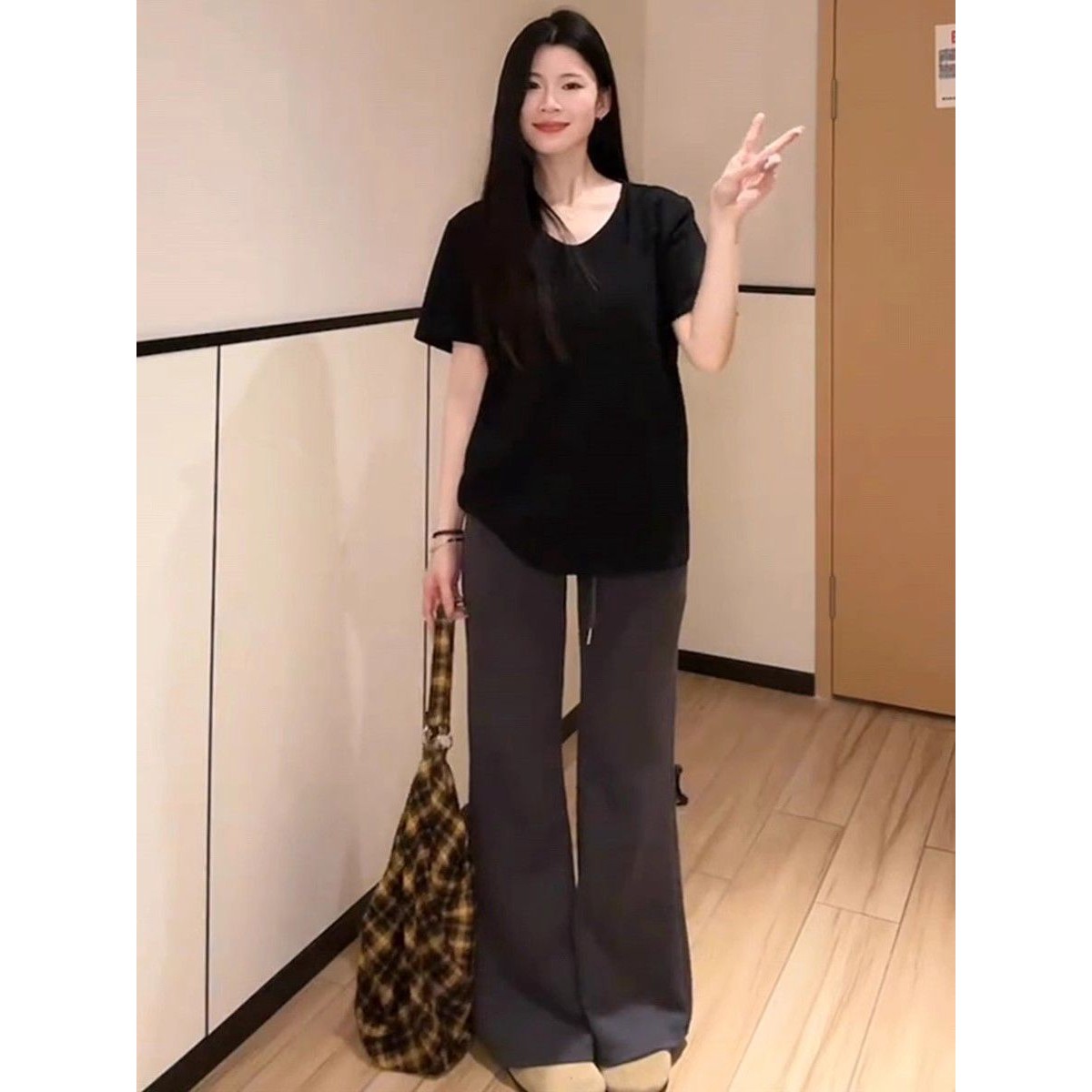 重磅纯棉宽松黑色短袖T恤女夏新款学生显瘦V领百搭简约打底衫上衣