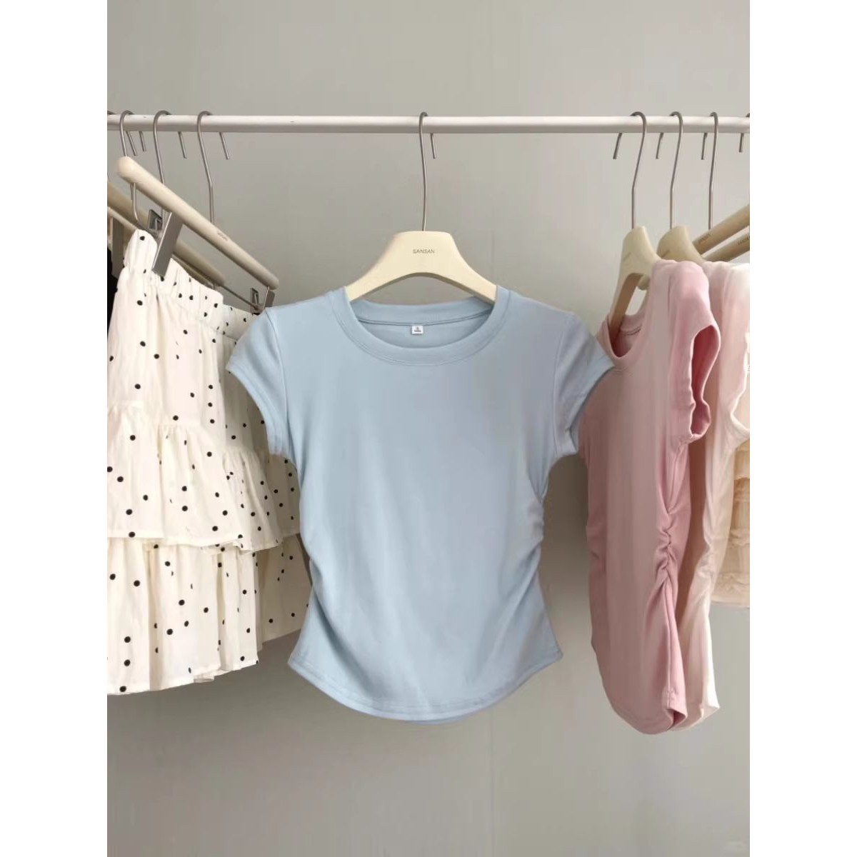 甜辣风褶皱设计感收腰正肩圆领纯棉短袖T恤女2026夏季辣妹短上衣