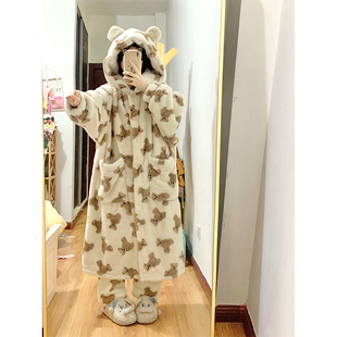 睡衣女2025年新款小熊冬季家居服加厚加绒可爱秋冬珊瑚绒睡袍套装