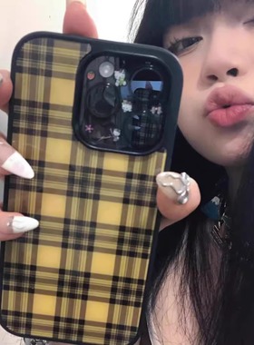 ins风黄色格纹韩系适用苹果16promax手机壳iPhone15pro玻璃壳14亚克力13简约12黑色软边创意个性小众时尚