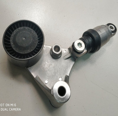 发电机皮带张紧轮发电机皮带吉利