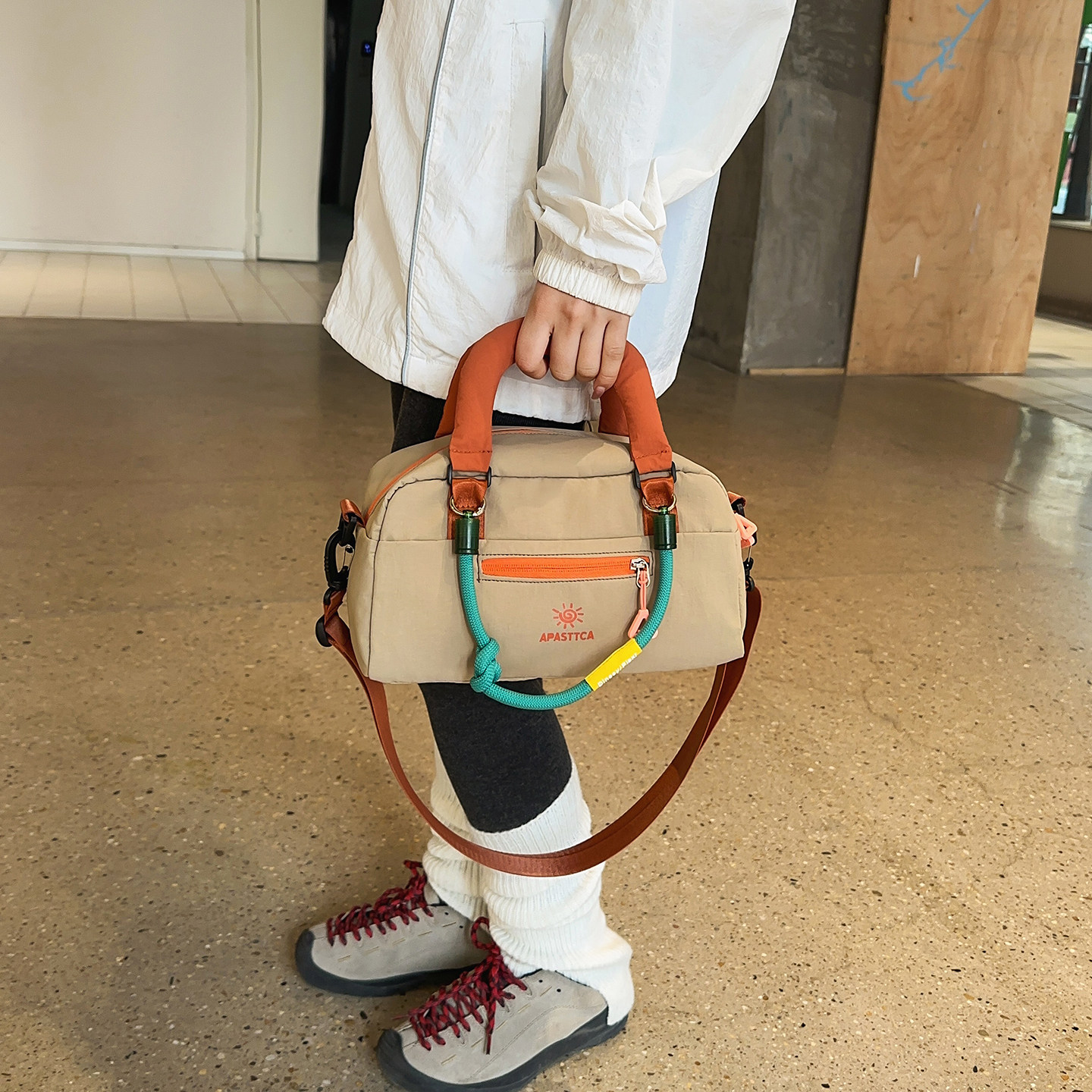 春季户外旅游手提斜挎小包包女轻便大容量背包韩版小挎包上班通勤