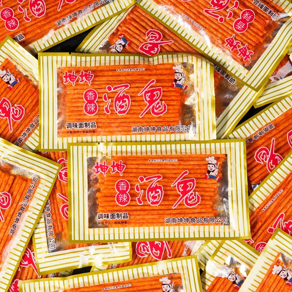 8090后儿时经典小吃坤坤香辣酒鬼辣条童年校园小卖部怀旧零食批发