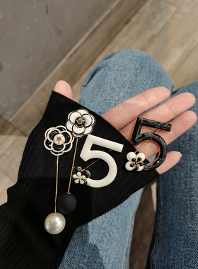 aidemoli韩国进口饰品黑色白色山茶花数字5一字胸针别针