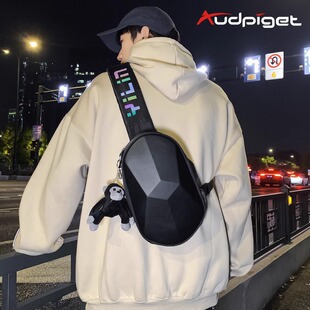 儿童斜挎胸包男孩外出水杯水壶包中大童帅气出游小学生单肩背包潮