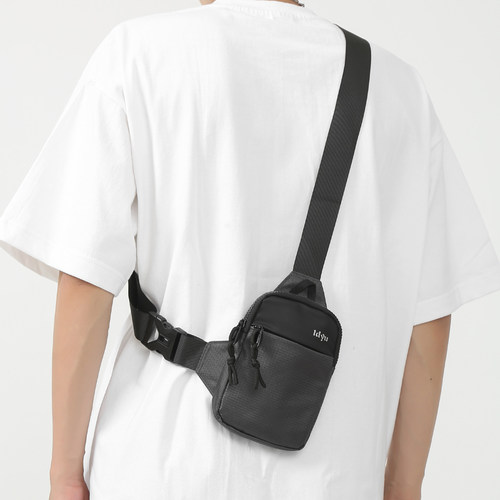 潮牌斜挎包男士迷你ins单肩