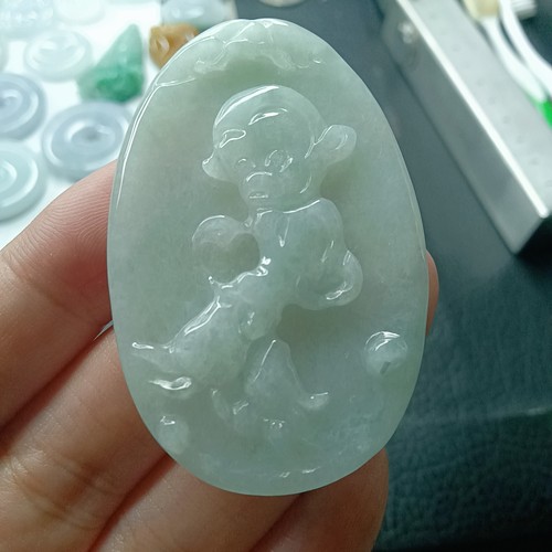 缅甸天然翡翠A货生肖猴子吊坠