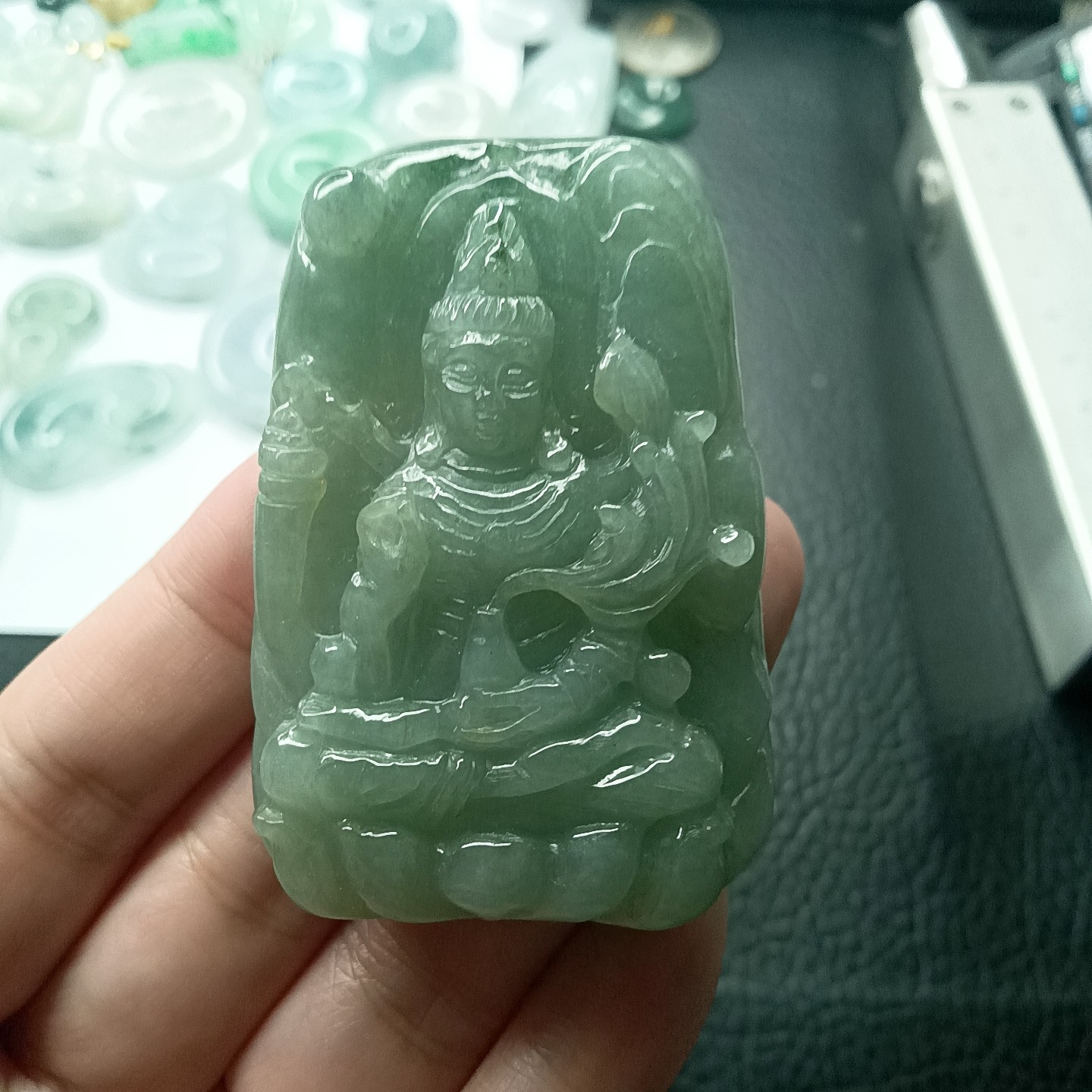 缅甸天然翡翠玉油青观音吊坠
