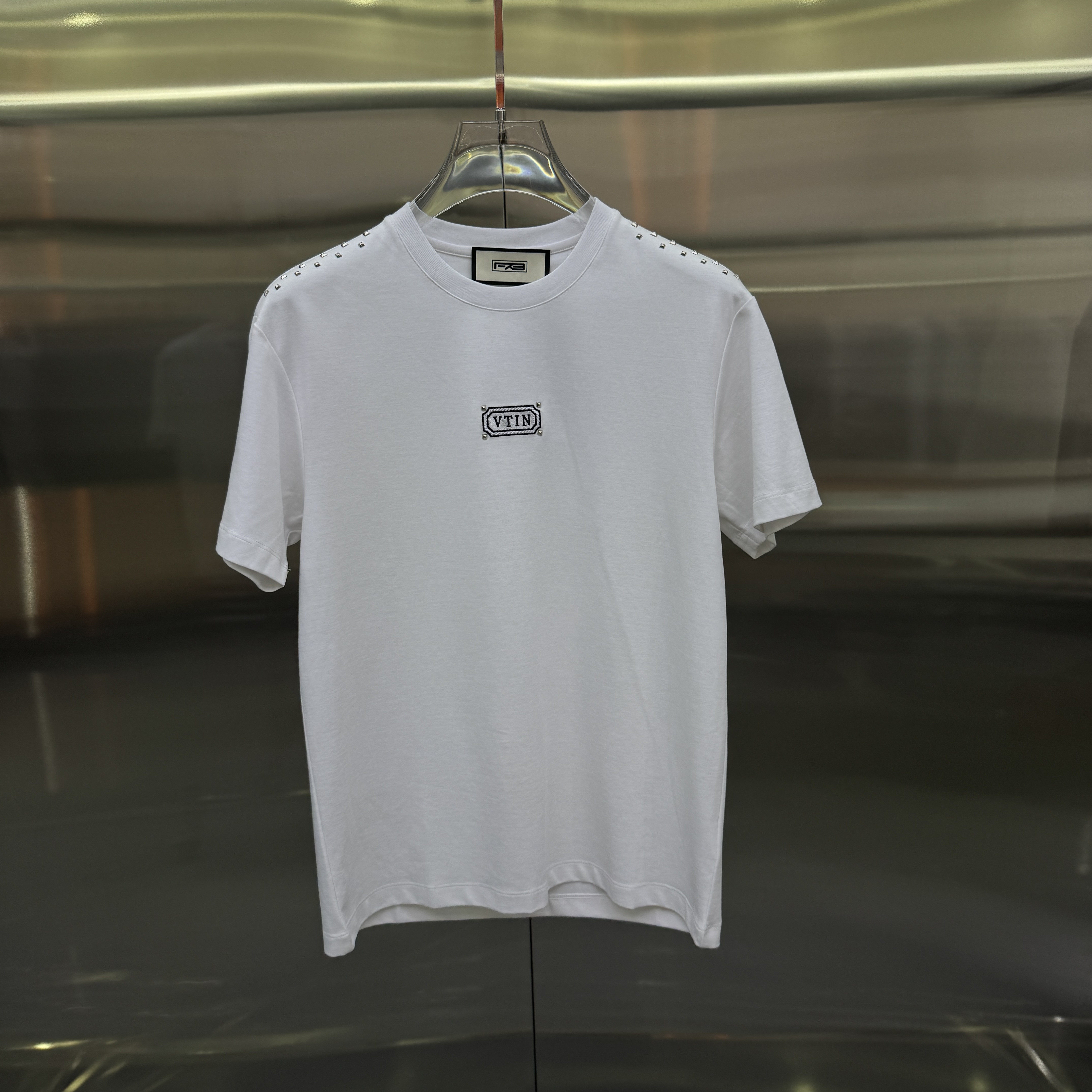 2026夏季新款欧货时尚个性铆钉修身弹力圆领短袖T恤男网红半袖