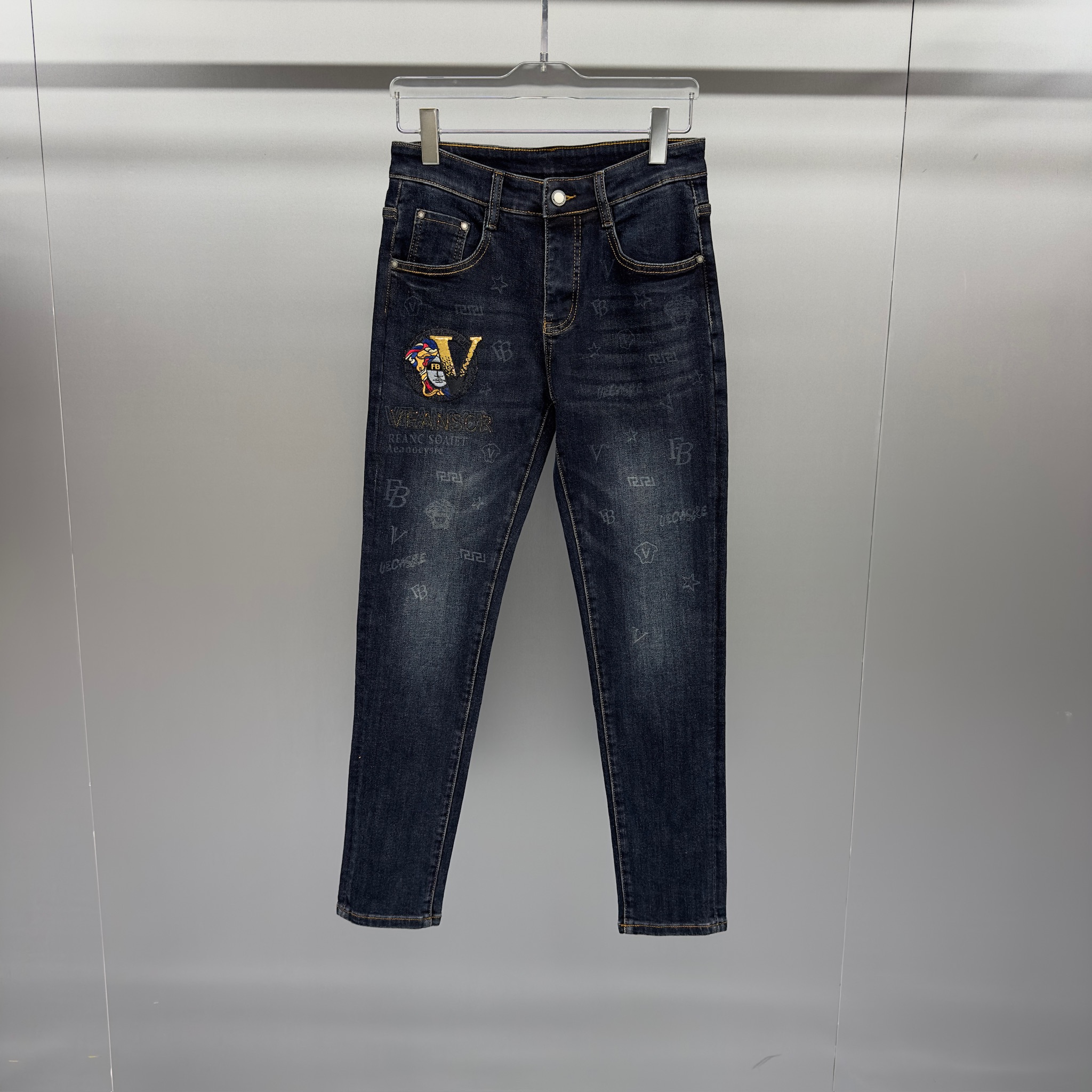 欧货潮牌高端流行蓝色牛仔裤