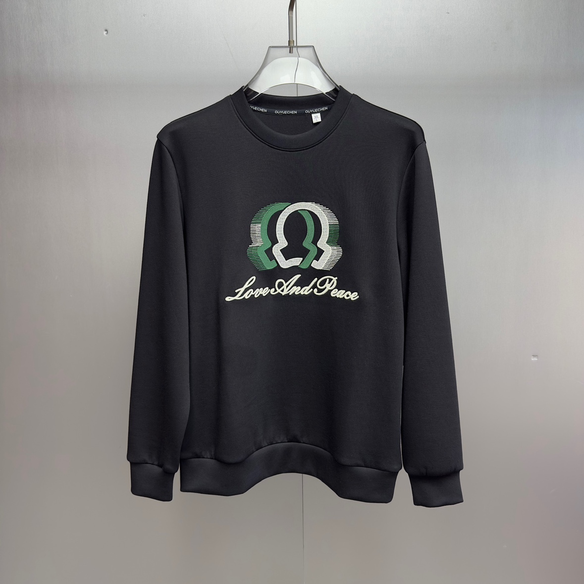 欧货轻奢系列网红款25潮牌男士时尚个性字母徽章印花圆领套头卫衣