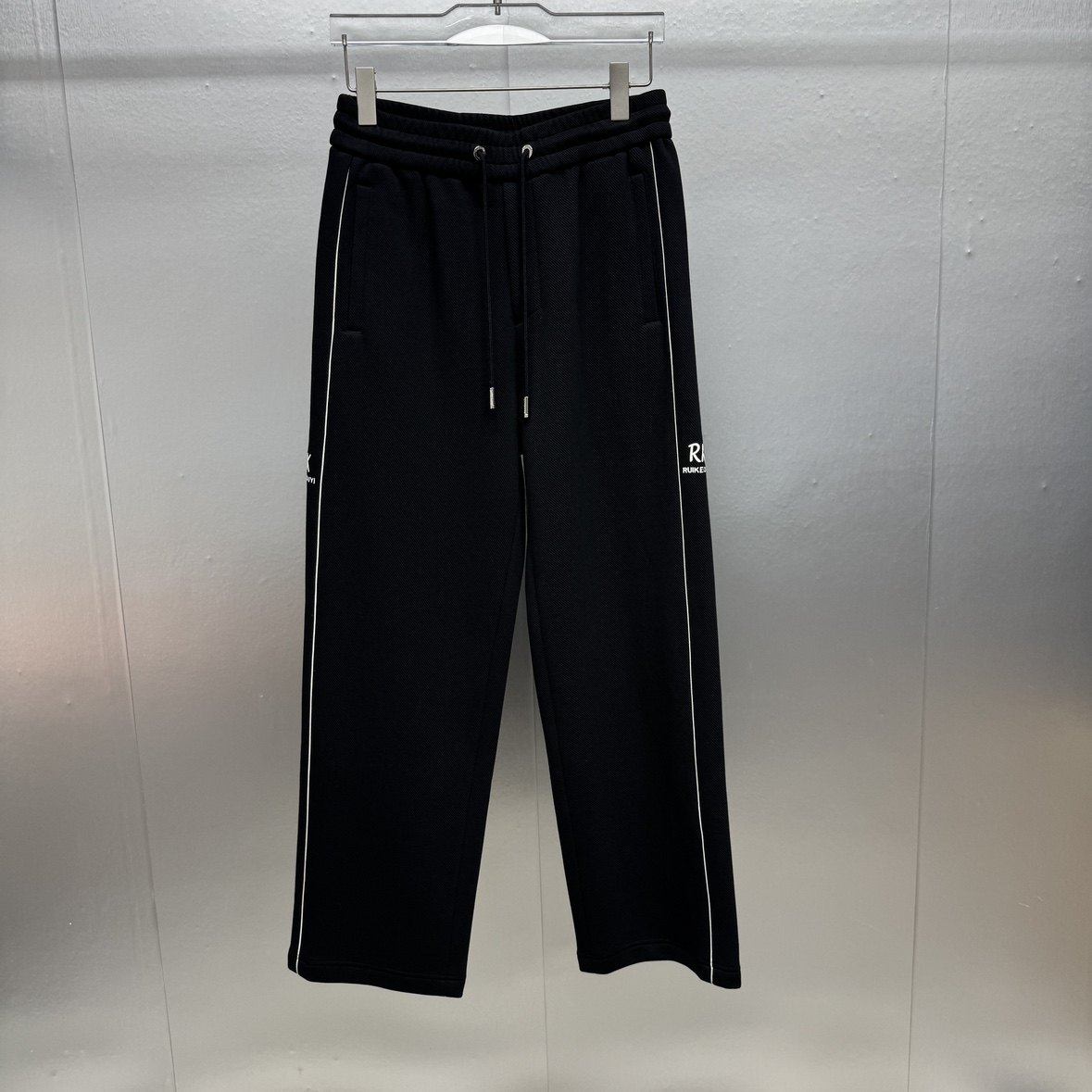 男士长裤25秋冬加厚刺绣标装饰潮宽松时尚直筒黑色抽绳阔腿休闲裤,男装,休闲裤,淘宝优惠券,粉丝福利购,淘宝优惠卷