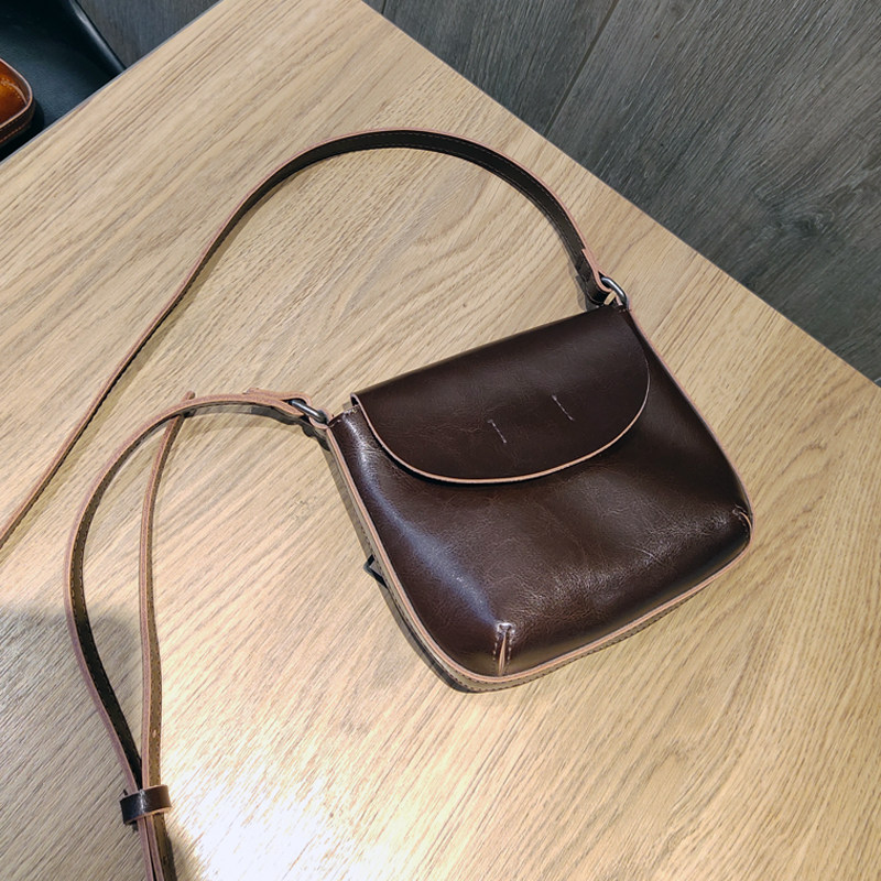 森系小包原创真皮港风复古女士油蜡牛皮单肩包马鞍手机迷你斜挎包
