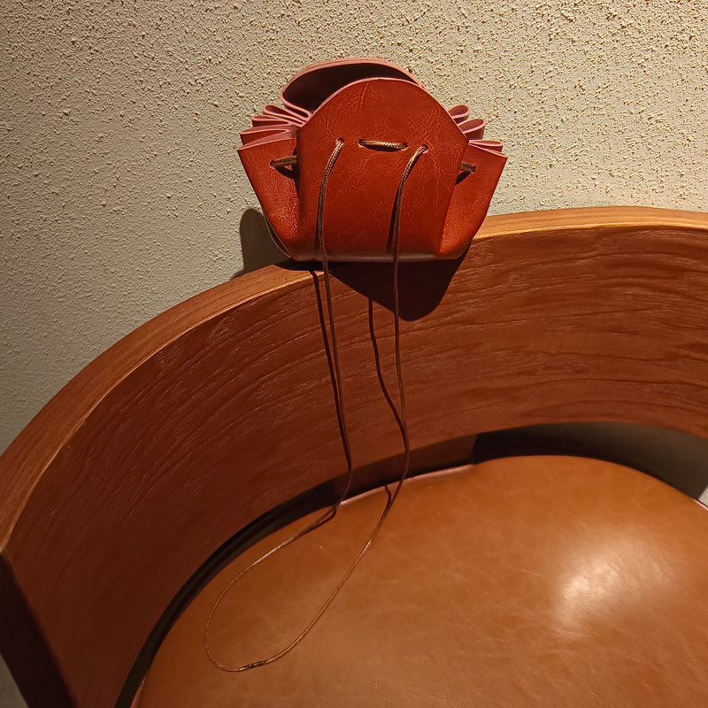 森系复古真皮mini小包水桶装饰口红零钱迷你女士单肩斜挎云朵小包