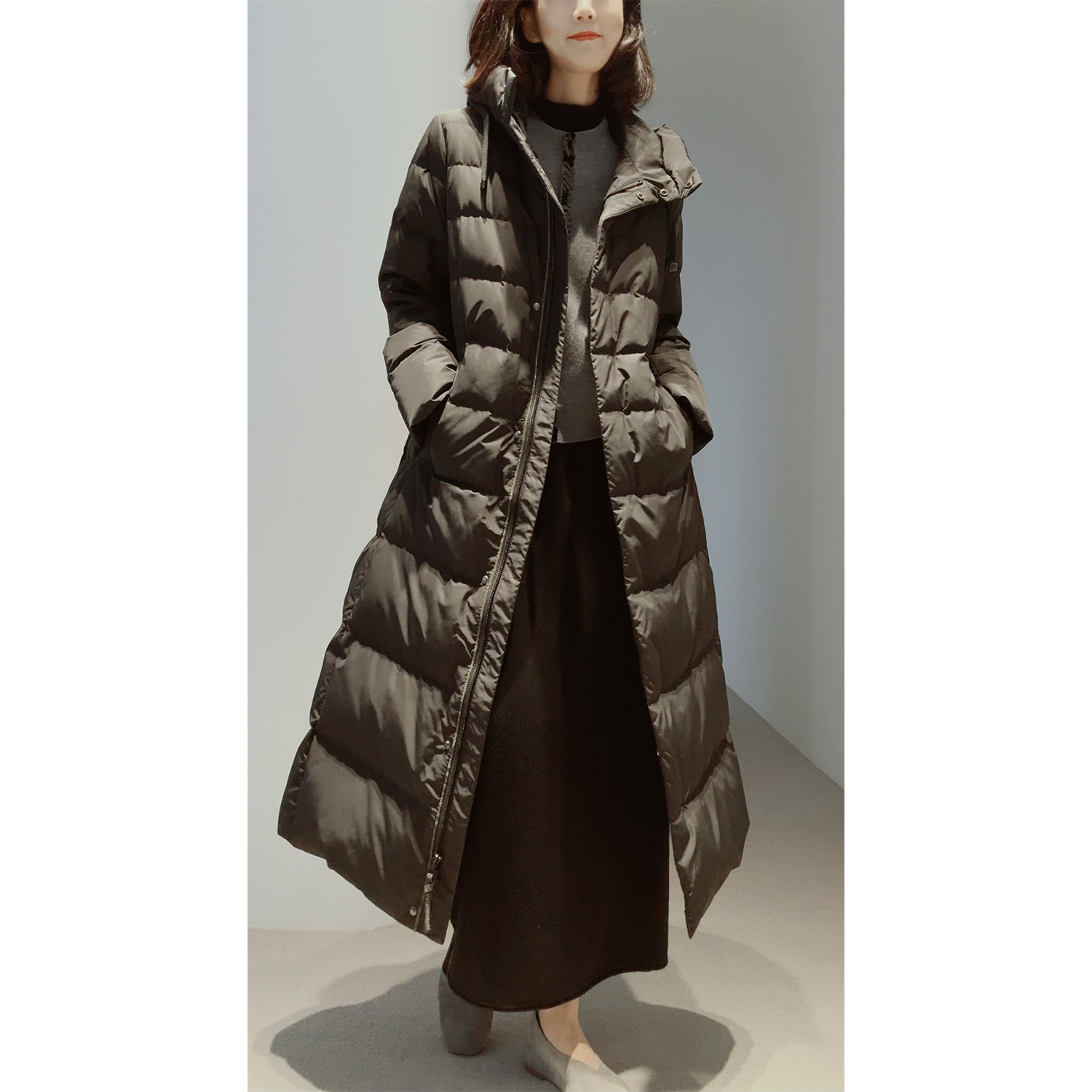 羊毛里白鹅绒腰带连帽长款羽绒服