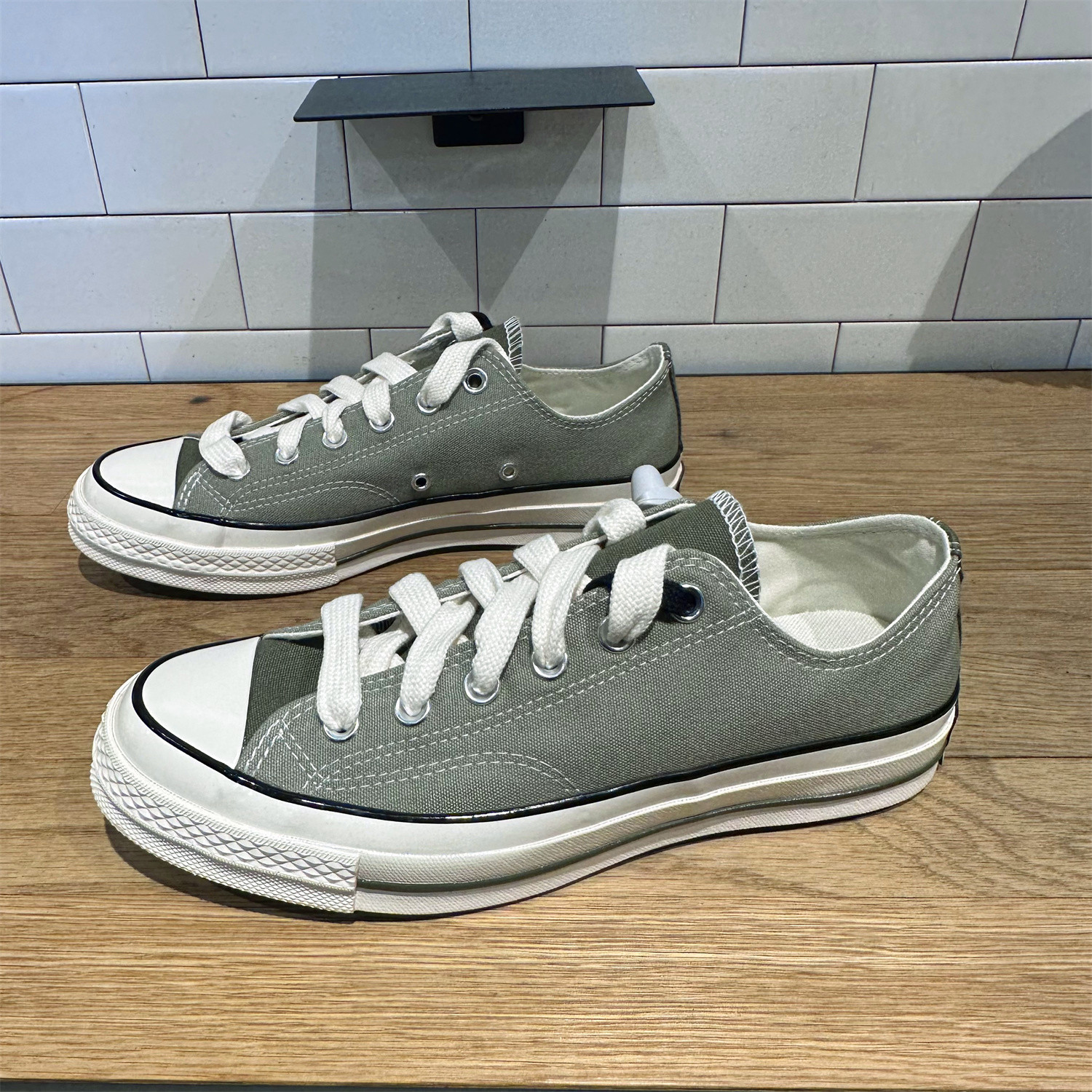 匡威浅橄榄绿色男女低帮帆布鞋