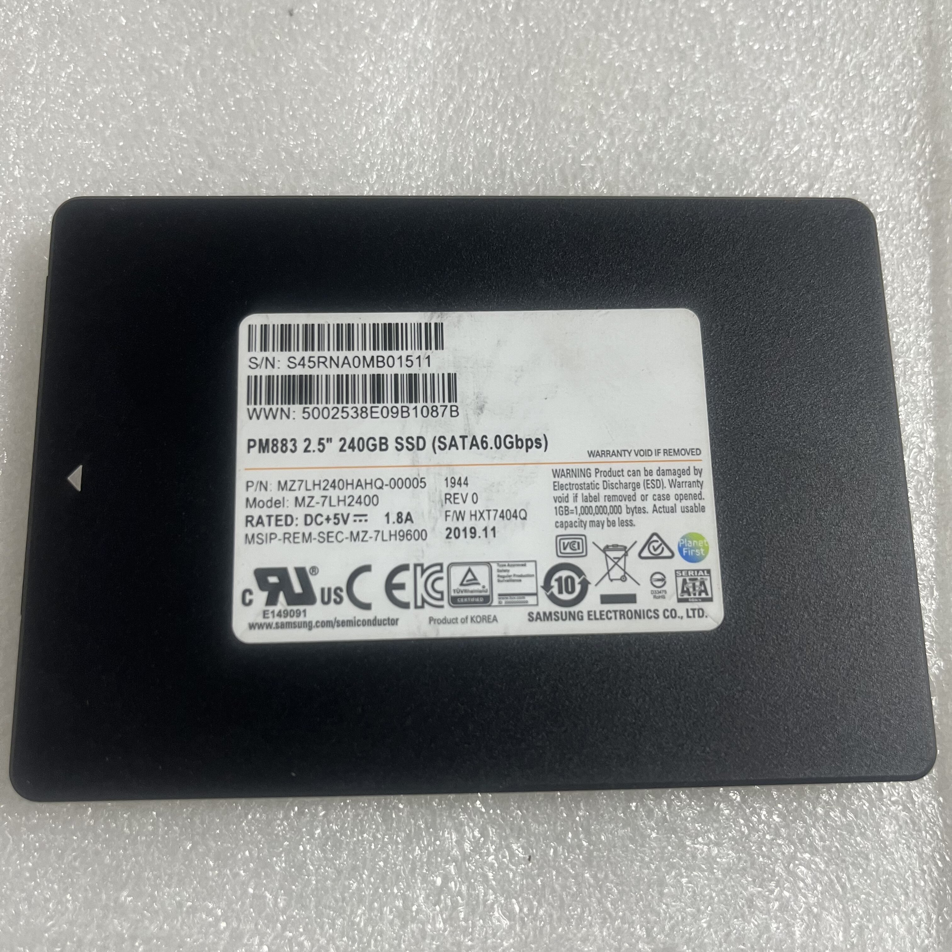 三星PM883 240GB 2.5寸 SATA企业级固态MZ7LH240HAHQ-00005
