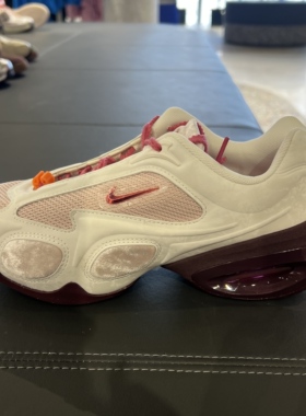 Nike耐克26年春季女子情人节款MAX MUSE运动复古老爹鞋IQ1152-666