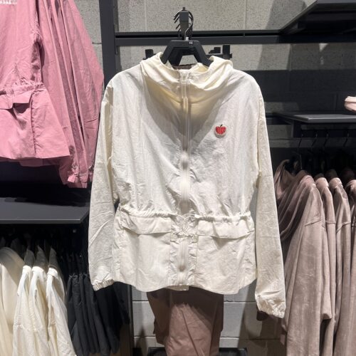 NIKE耐克外套女上衣情人节爱心刺绣拒水梭织夹克防晒HV8727-133
