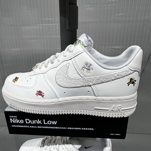 NIKE马年新春耐克时尚透气板鞋女鞋女子空军一号运动鞋IQ1143-100