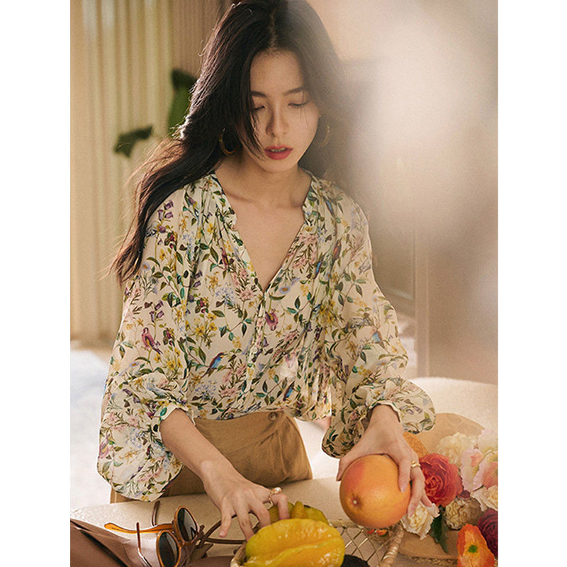 复古气质碎花衬衫女2022早春新款设计感V领甜美别致上衣雪纺衬衣