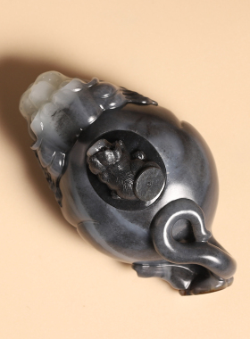 和田玉青花籽料瑞犬茶壶手把件