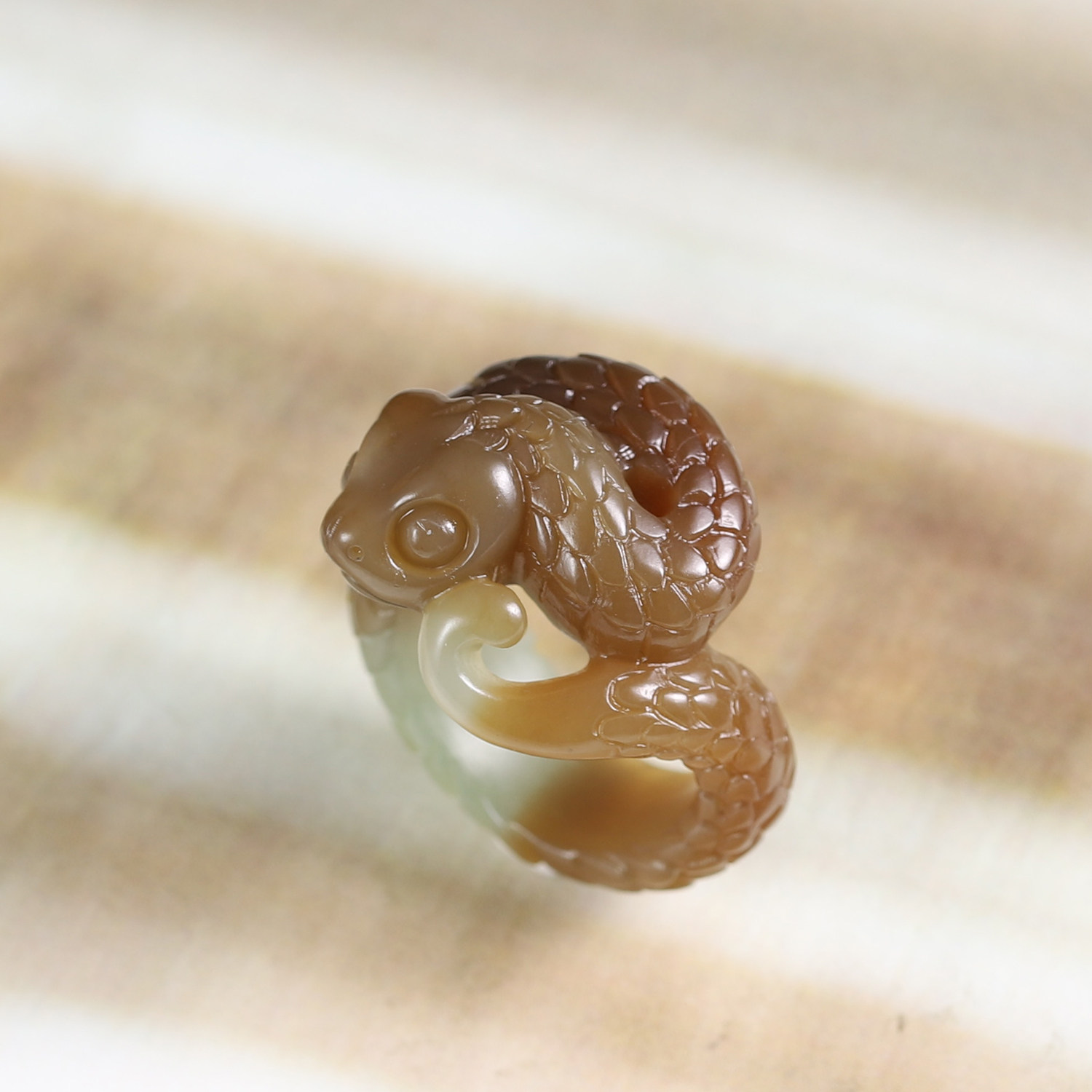 新疆且末和田玉糖玉蛇形戒指生肖蛇扳指天然玉石玉佩将将