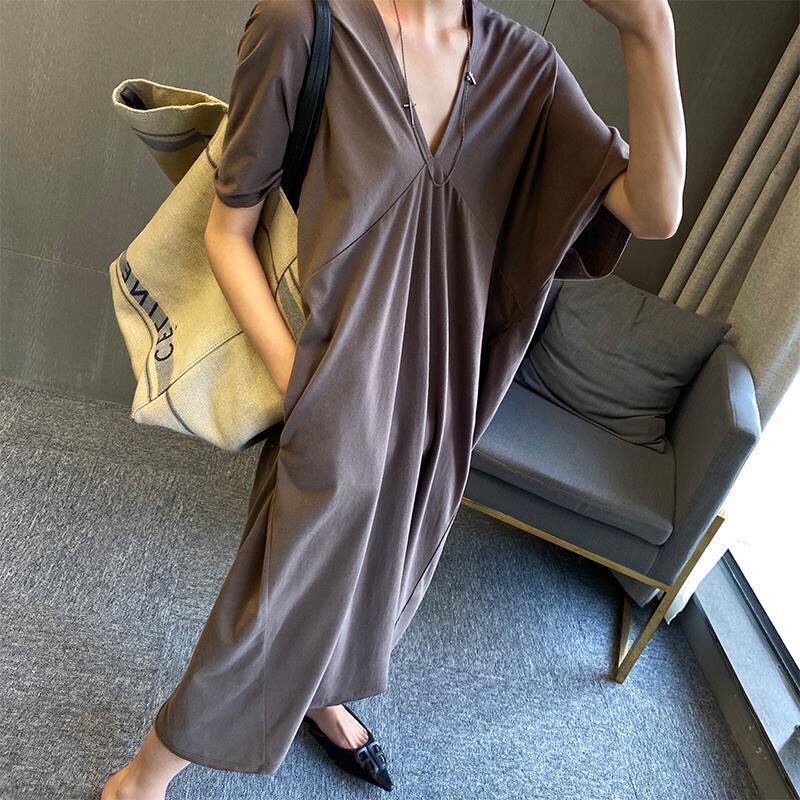 韩风大码女装宽松慵懒v领蝙蝠袖连衣裙2026夏大码显瘦短袖中长裙