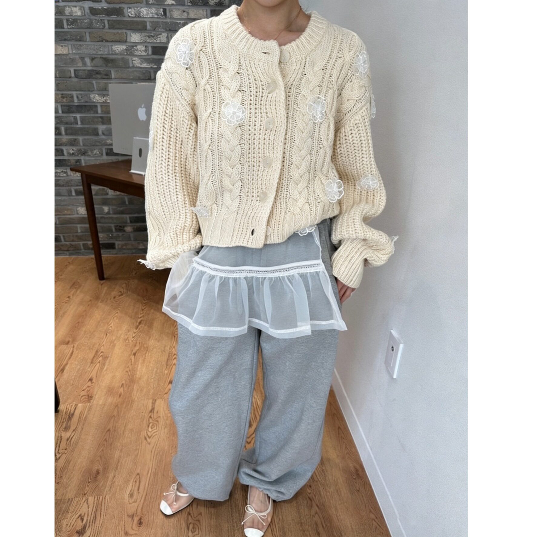 韩国chic2025秋冬新品法式复古小众花朵点缀针织衫毛衣长袖上衣