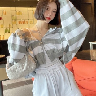 韩国chic2026春季新品宽松显瘦防晒宽松显瘦连帽短款上衣外套