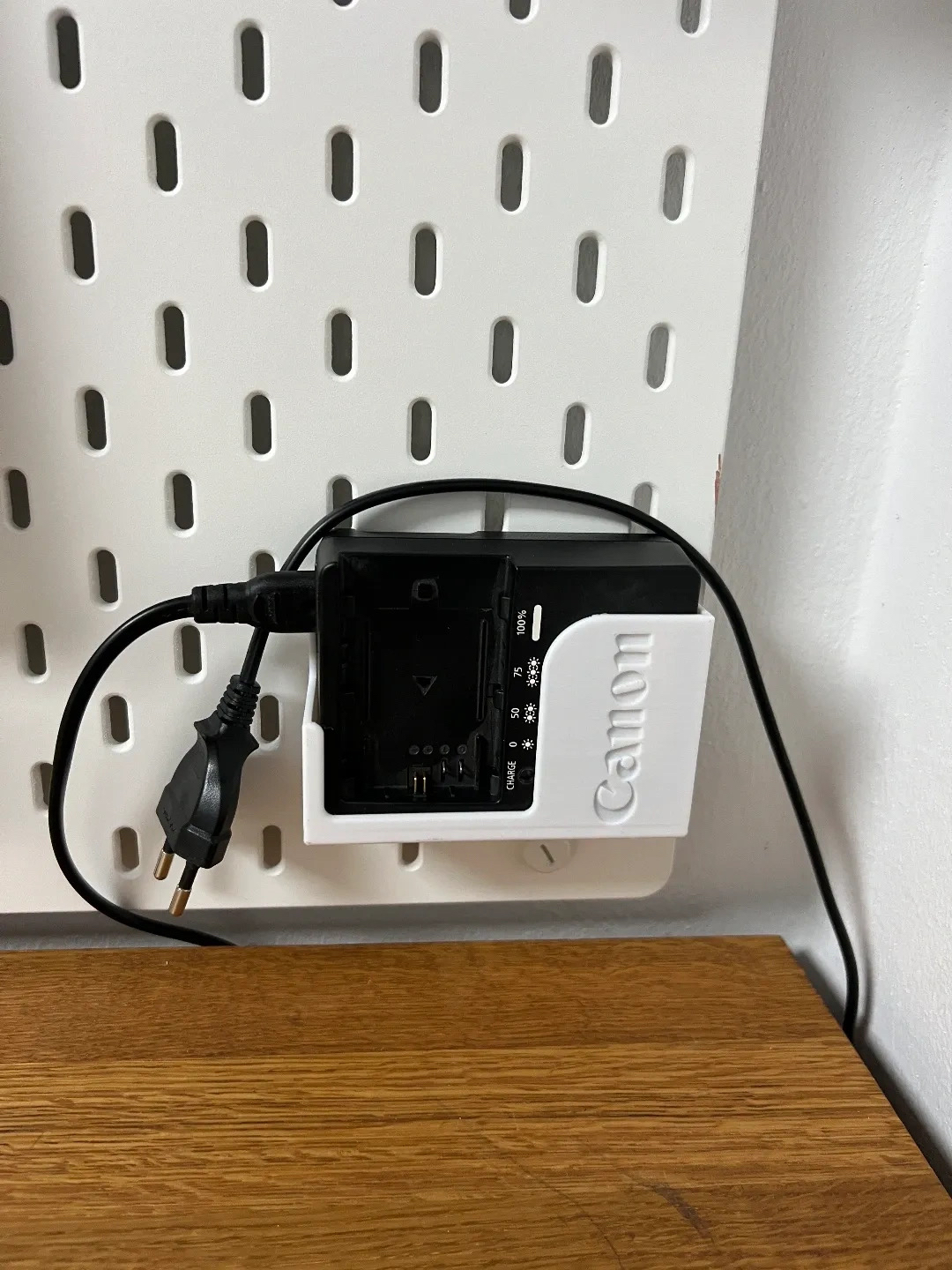 适用宜家SKADIS 宜家洞洞板配件 佳能 LC-E6E 充电器支架