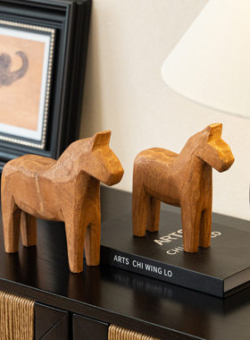 北欧简约风格木雕动物摆件手工实木色小号摇马书房橱窗客厅装饰品