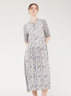 readme23夏女修身收腰中长气质显瘦复古压褶印花连衣裙T20812488