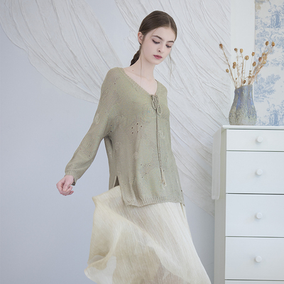 README套头挑洞针织衫