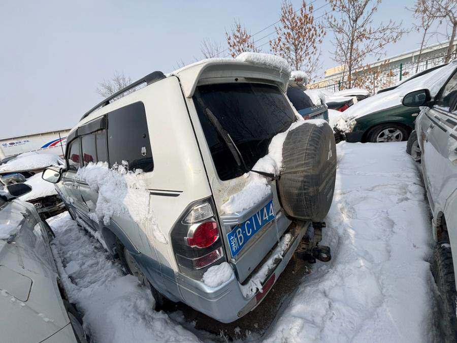 5月8日昌吉三菱牌CFA2031H新BC1V44号小型越野客车一辆网络拍卖公告