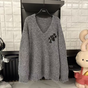 秋冬新款刺绣皮标十字架v领软糯毛衣女宽松百搭慵懒针织衫上衣潮