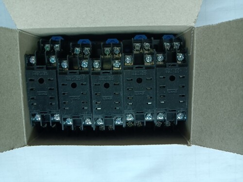 全新原装正泰继电器底座CZY08A-02