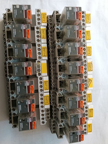二手ABB继电器CR-M230AC4L 230V加底座CR-M4SS