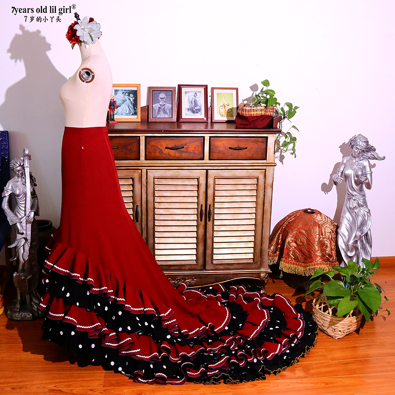 长尾裙做工都很精致，品质卓越