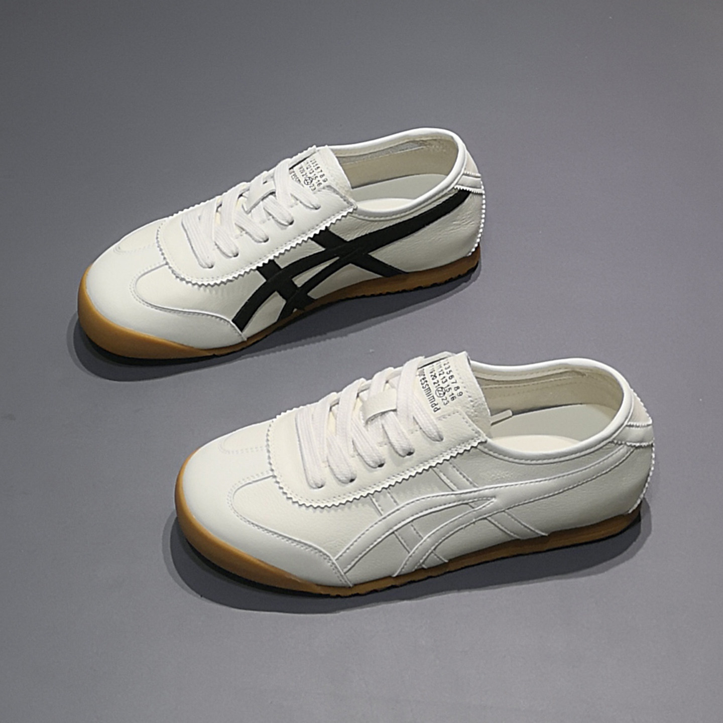 2026夏新款学院风平底圆头牛皮运动旅游休闲低帮小白阿甘跑步鞋女