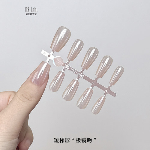 推荐超赞显白高闪穿戴甲夏天美甲