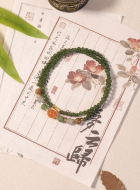 碧玉项链搭南红铜扣