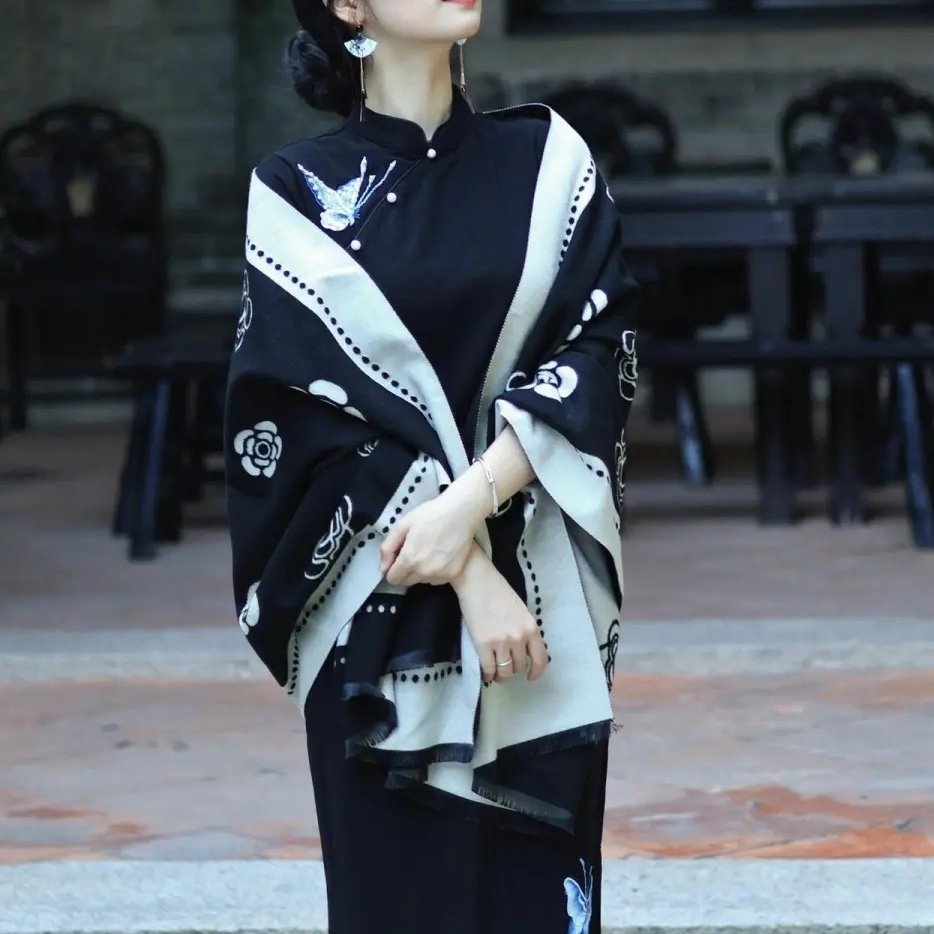 旗袍外搭披肩围巾两用秋冬双面复古高级氛围感保暖山茶花围脖披风