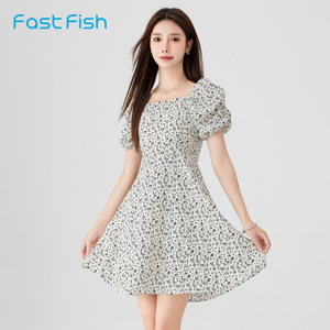 快鱼2026夏新女法式方领碎花茶歇连衣裙泡泡袖收腰雪纺裙23Q7015