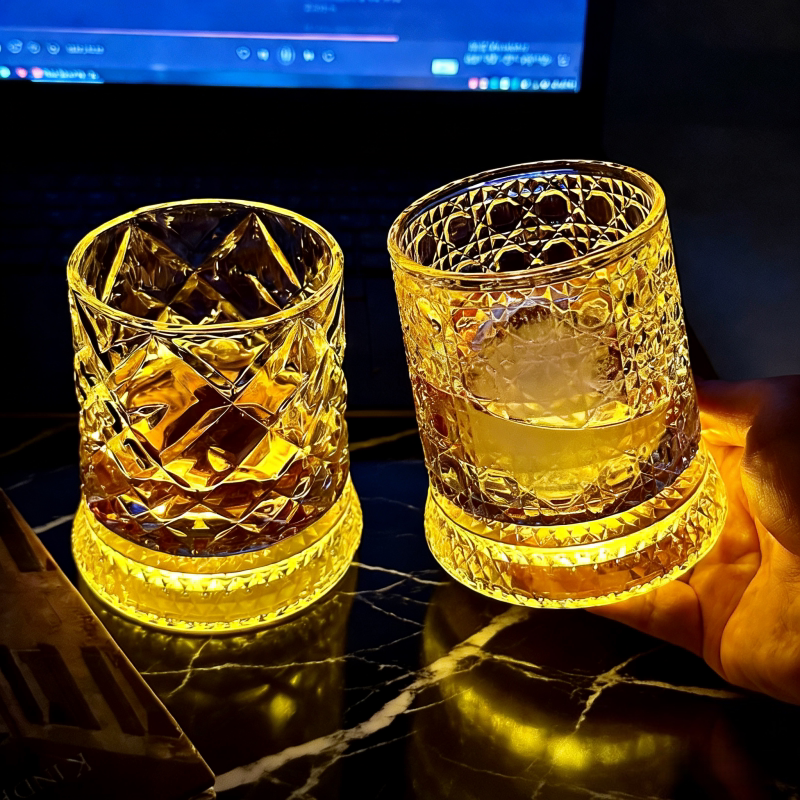 威士忌酒杯设计感小众洋酒杯网红转转杯水杯子玻璃杯啤酒杯喝水杯