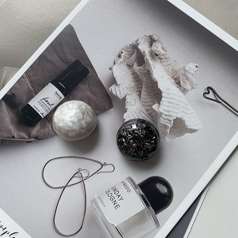 温柔奶白色蘑菇状亮面半球形扣金