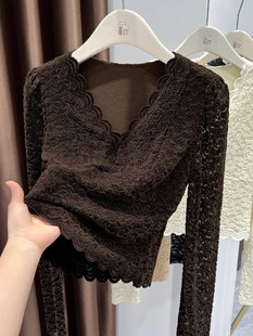 深咖色超好看蕾丝v领打底衫女2025新款提花内搭气质加绒修身上衣