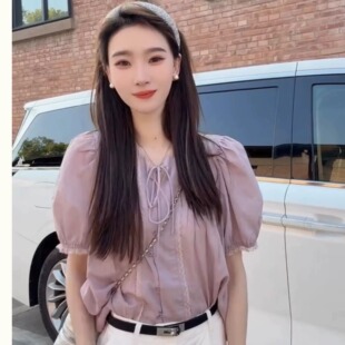 对白法式镂空花边V领白色衬衫女2026夏季新款优雅别致泡泡袖上衣